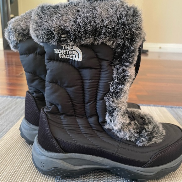 THE NORTH FACE Youth Girls Goose Down NUPTSE Winter Snow Boots Sz 2 - Picture 1 of 4